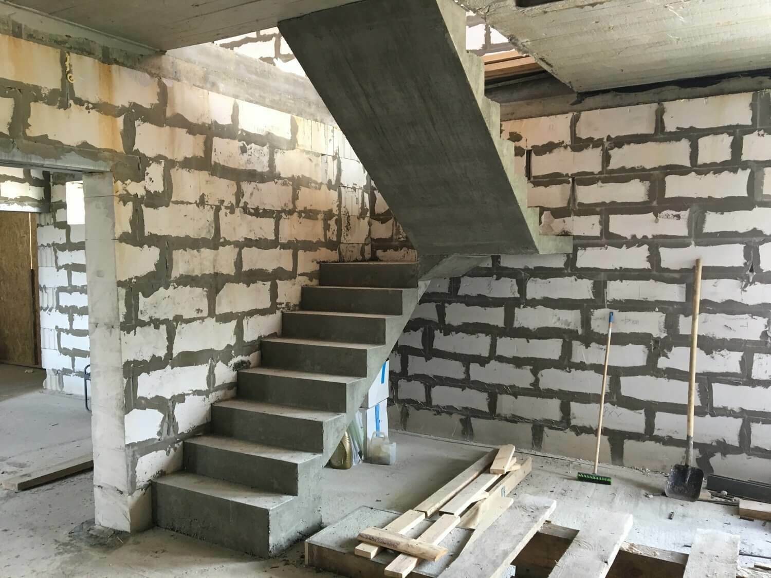 Пример готовых бетонных ступеней